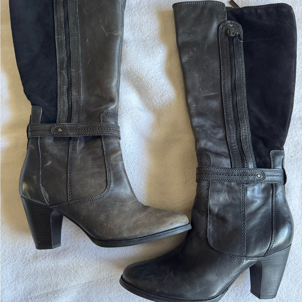 Clark’s leather grey & black heeled boots!!
